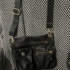 ROOTS LEATHER Black Multi-Pocket Crossbody Bag with Zipper Details
